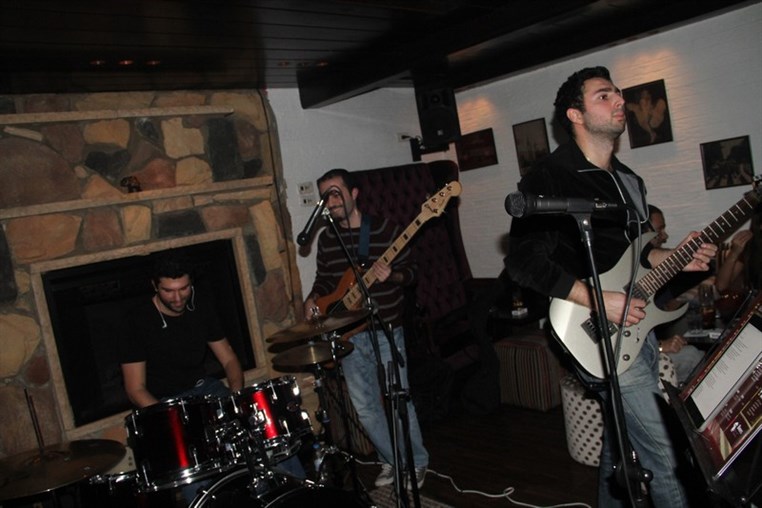 Monkey Therapy at Loft 21